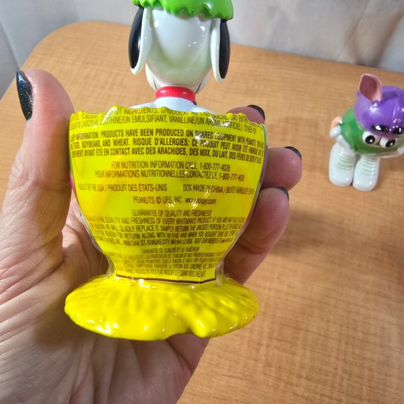 3 Small Plastic Easter Figurines Snoopy and M&M Plastic. 2 Brand New - SEALED - Picture 6 of 7